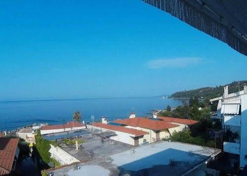 Coralli Holidays Loutra  Экстерьер фото